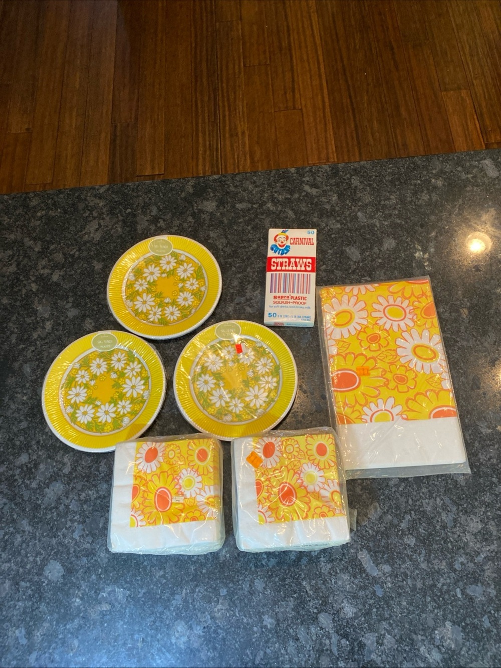 Vintage Retro 70s OP ART Paper Plates & Napkins  Set Party Supplies PROP Floral